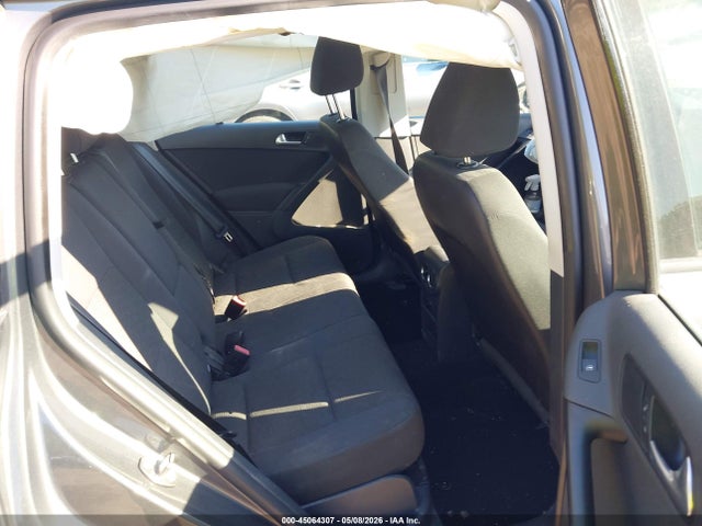 45064307 :رقم المزاد ، WVGAV3AX2DW588162 vin ، 2013 Volkswagen Tiguan S مزاد بيع