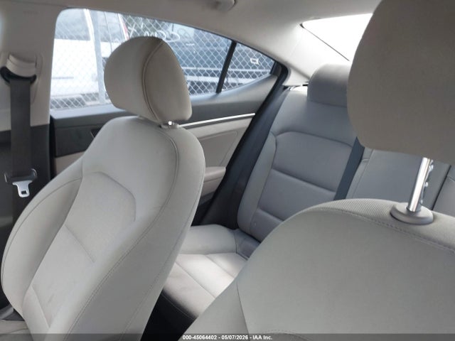 KMHD74LF1HU084155 Hyundai ELANTRA SE