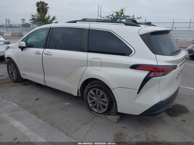 5TDYRKEC2MS021426 Toyota SIENNA XLE
