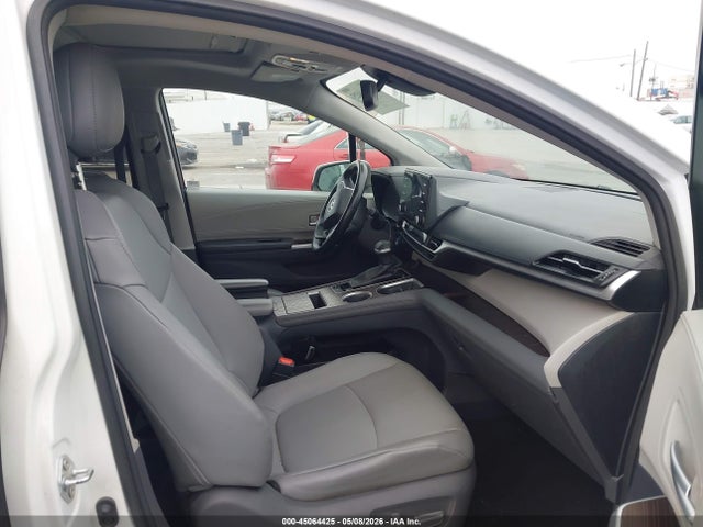 5TDYRKEC2MS021426 Toyota SIENNA XLE