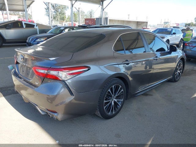 45064514 :رقم المزاد ، 4T1B11HK1JU607693 vin ، 2018 Toyota Camry Se مزاد بيع