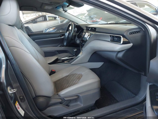 45064514 :رقم المزاد ، 4T1B11HK1JU607693 vin ، 2018 Toyota Camry Se مزاد بيع