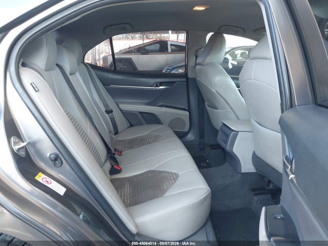 45064514 :رقم المزاد ، 4T1B11HK1JU607693 vin ، 2018 Toyota Camry Se مزاد بيع