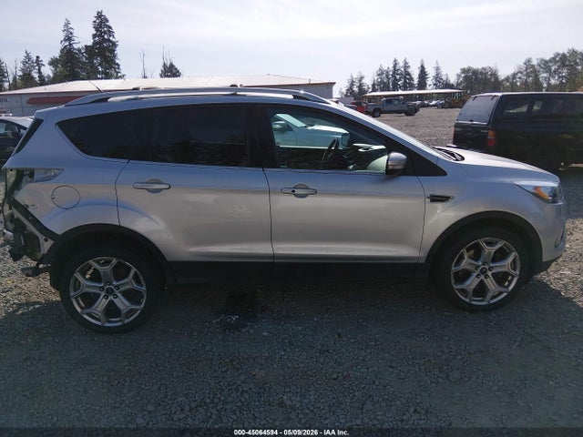 45064594 :رقم المزاد ، 1FMCU9J96HUF09027 vin ، 2017 Ford Escape Titanium مزاد بيع