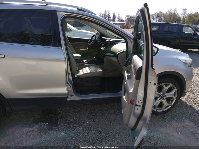 45064594 :رقم المزاد ، 1FMCU9J96HUF09027 vin ، 2017 Ford Escape Titanium مزاد بيع
