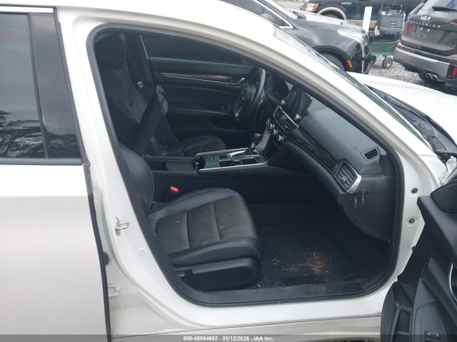 1HGCV1F33JA233843 Honda Accord Sport