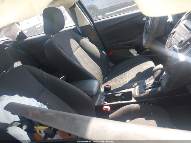 45064690 :رقم المزاد ، 1FADP3F28HL262677 vin ، 2017 Ford Focus Se مزاد بيع