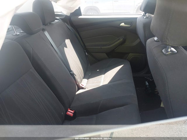 45064690 :رقم المزاد ، 1FADP3F28HL262677 vin ، 2017 Ford Focus Se مزاد بيع
