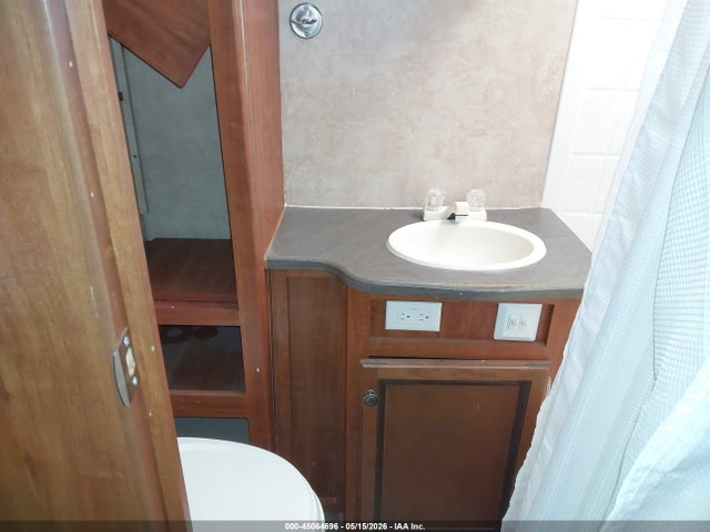 45064696 :رقم المزاد ، 1UJBJ0BR2C14F0129 vin ، 2012 Jayco Camper مزاد بيع