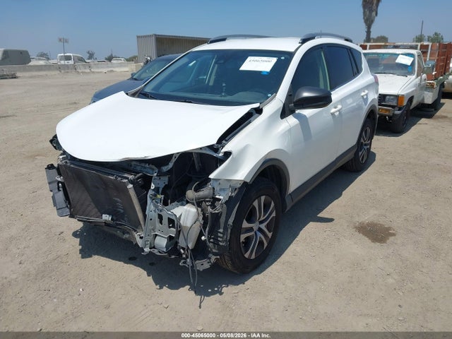 JTMZFREV9HJ711040 Toyota RAV4 LE