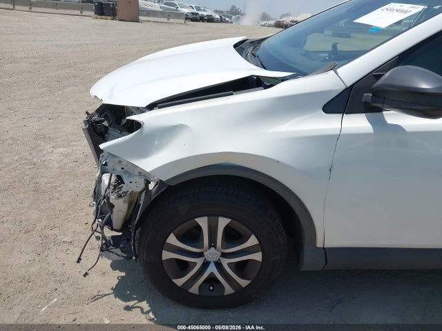 JTMZFREV9HJ711040 Toyota RAV4 LE