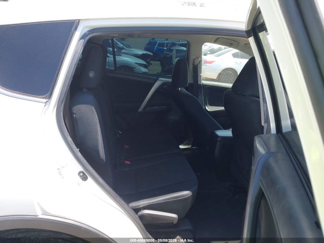 JTMZFREV9HJ711040 Toyota RAV4 LE