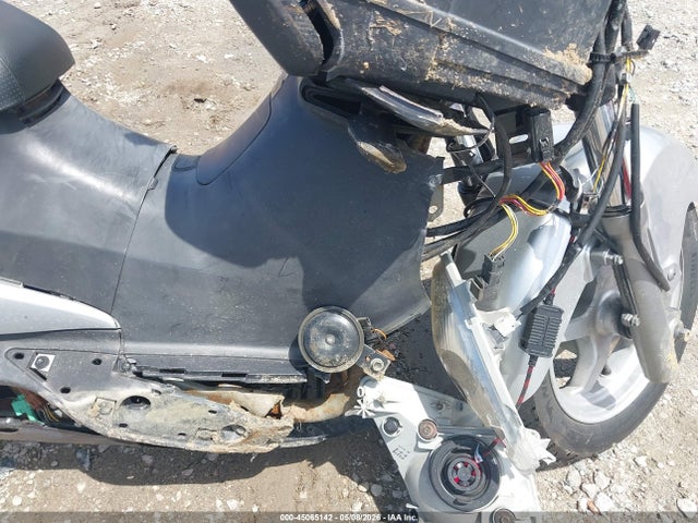 45065142 :رقم المزاد ، JS1CK43A952102258 vin ، 2005 Suzuki An400 K3 مزاد بيع