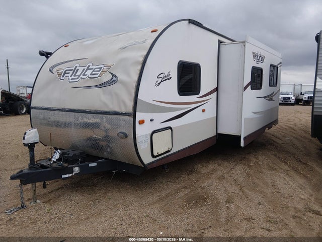 Shasta Flyte 2015 5ZT2SYUB5FE005010 Image 2