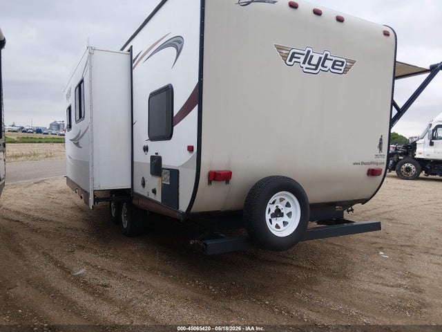 Shasta Flyte 2015 5ZT2SYUB5FE005010 Image 3