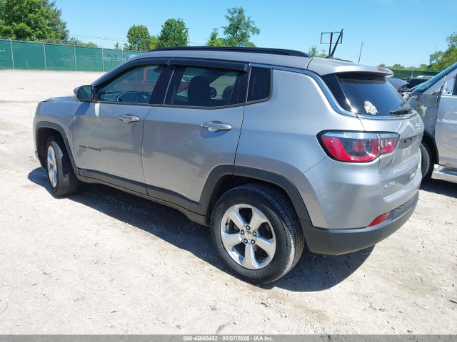 2017 Jeep New Compass Latitude 4x4 მანქანა იყიდება აუქციონზე, vin: 3C4NJDBB5HT679786, აუქციონის ნომერი: 45065452