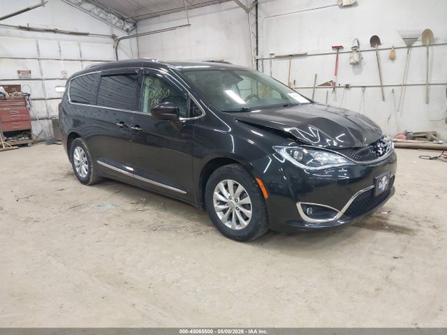45065500 :رقم المزاد ، 2C4RC1BG7KR613482 vin ، 2019 Chrysler Pacifica Touring L مزاد بيع
