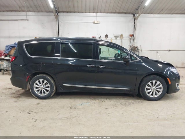 45065500 :رقم المزاد ، 2C4RC1BG7KR613482 vin ، 2019 Chrysler Pacifica Touring L مزاد بيع