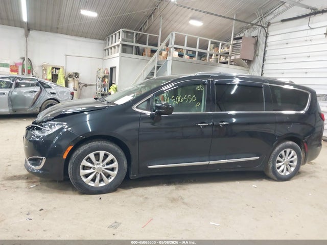 45065500 :رقم المزاد ، 2C4RC1BG7KR613482 vin ، 2019 Chrysler Pacifica Touring L مزاد بيع