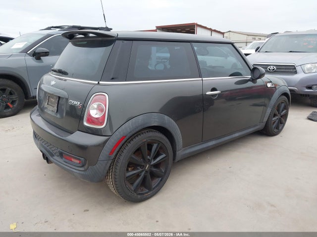 Продаж на аукціоні авто 2011 Mini Cooper S, vin: WMWSV3C59BTY15749, номер лоту: 45065502