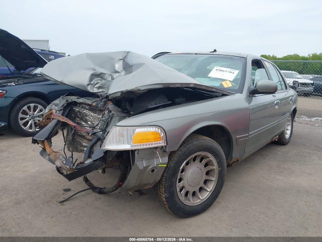 2000 Ford Crown Victoria Lx მანქანა იყიდება აუქციონზე, vin: 2FAFP74W2YX147338, აუქციონის ნომერი: 45065704