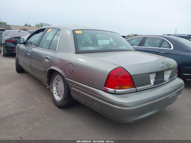 2000 Ford Crown Victoria Lx მანქანა იყიდება აუქციონზე, vin: 2FAFP74W2YX147338, აუქციონის ნომერი: 45065704