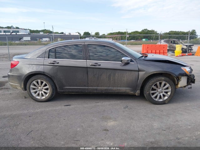 2014 Chrysler 200 Touring მანქანა იყიდება აუქციონზე, vin: 1C3CCBBB8EN177215, აუქციონის ნომერი: 45065772