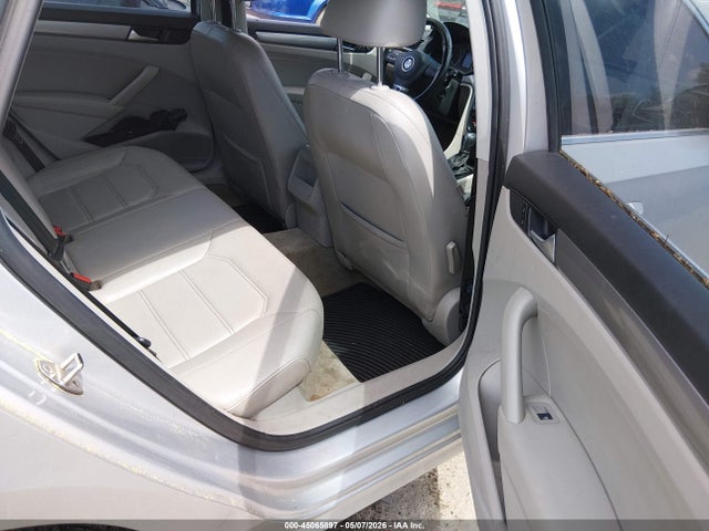 Продаж на аукціоні авто 2015 Volkswagen Passat 1.8t Limited Edition, vin: 1VWAT7A31FC083777, номер лоту: 45065897