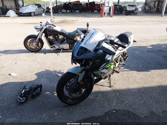 45066046 :رقم المزاد ، ML5EXEN1XNDA63880 vin ، 2022 Kawasaki Ex650 N مزاد بيع