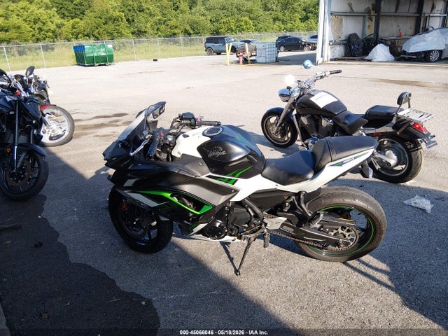 45066046 :رقم المزاد ، ML5EXEN1XNDA63880 vin ، 2022 Kawasaki Ex650 N مزاد بيع