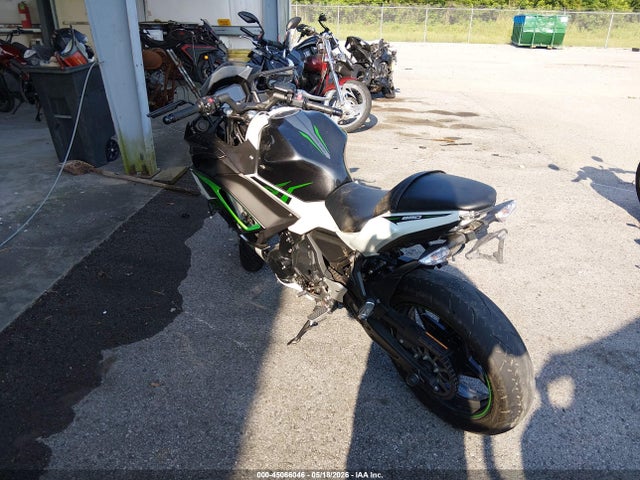 45066046 :رقم المزاد ، ML5EXEN1XNDA63880 vin ، 2022 Kawasaki Ex650 N مزاد بيع