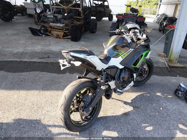 45066046 :رقم المزاد ، ML5EXEN1XNDA63880 vin ، 2022 Kawasaki Ex650 N مزاد بيع