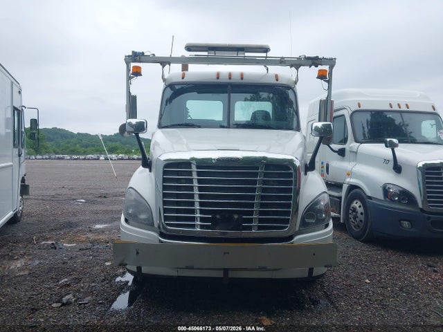 2017 Freightliner Cascadia 125 მანქანა იყიდება აუქციონზე, vin: 1FVAGDBG2HLJE1485, აუქციონის ნომერი: 45066173