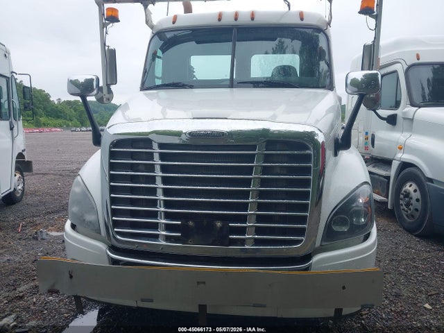 2017 Freightliner Cascadia 125 მანქანა იყიდება აუქციონზე, vin: 1FVAGDBG2HLJE1485, აუქციონის ნომერი: 45066173