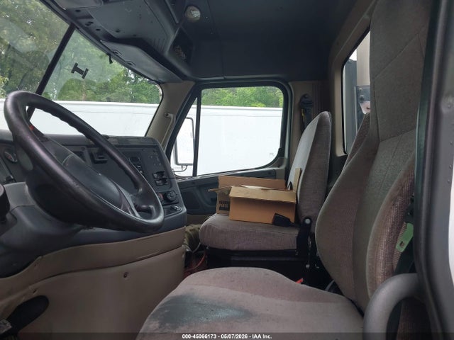 2017 Freightliner Cascadia 125 მანქანა იყიდება აუქციონზე, vin: 1FVAGDBG2HLJE1485, აუქციონის ნომერი: 45066173