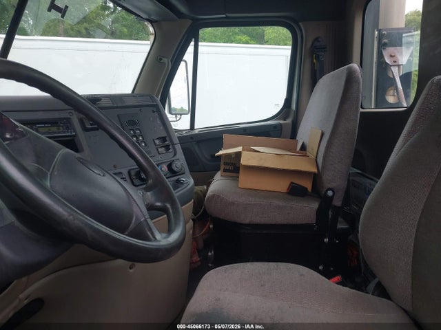 2017 Freightliner Cascadia 125 მანქანა იყიდება აუქციონზე, vin: 1FVAGDBG2HLJE1485, აუქციონის ნომერი: 45066173