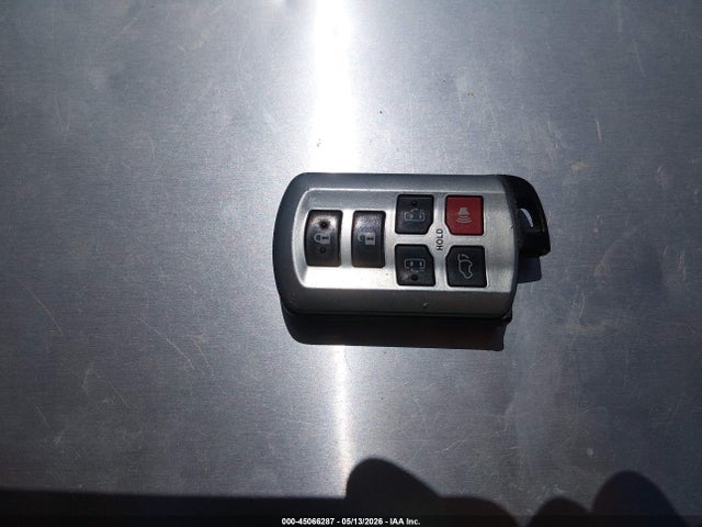 5TDYK3DC3FS558398 Toyota Sienna Xle 8 Passenger