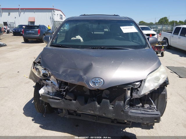 5TDYK3DC3FS558398 Toyota Sienna Xle 8 Passenger