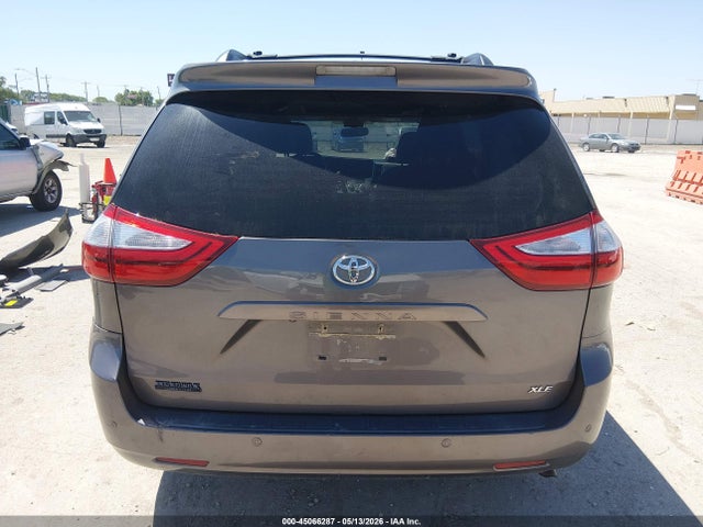5TDYK3DC3FS558398 Toyota Sienna Xle 8 Passenger