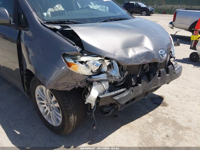 5TDYK3DC3FS558398 Toyota Sienna Xle 8 Passenger