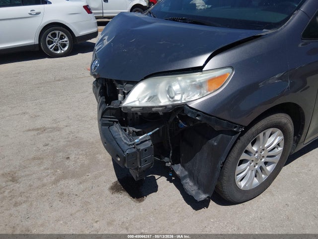5TDYK3DC3FS558398 Toyota Sienna Xle 8 Passenger