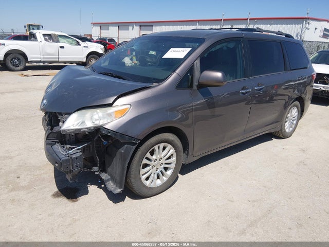 5TDYK3DC3FS558398 Toyota Sienna Xle 8 Passenger
