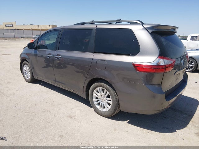 5TDYK3DC3FS558398 Toyota Sienna Xle 8 Passenger
