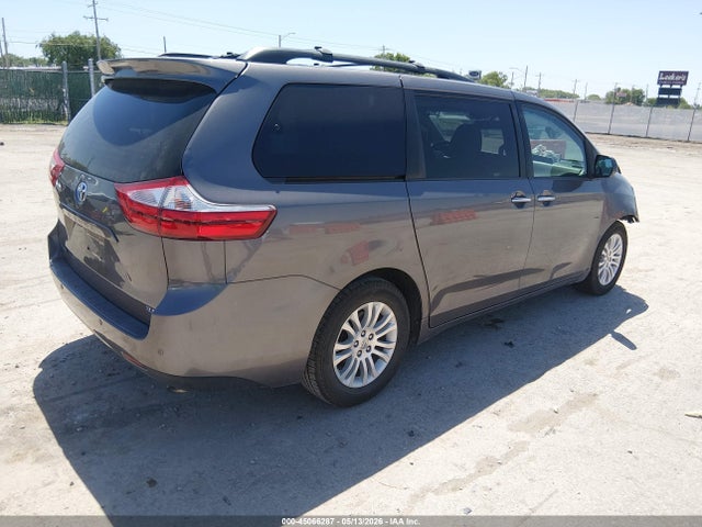5TDYK3DC3FS558398 Toyota Sienna Xle 8 Passenger