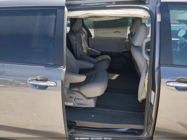 5TDYK3DC3FS558398 Toyota Sienna Xle 8 Passenger