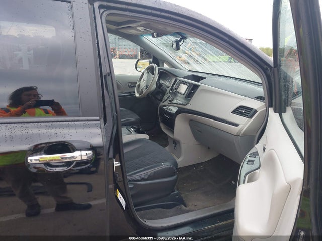 5TDXK3DC8ES504492 Toyota Sienna Se 8 Passenger