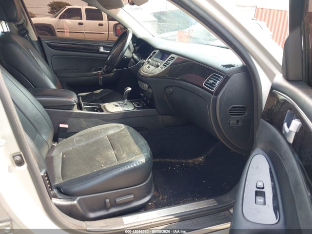 2013 Hyundai Genesis 3.8 მანქანა იყიდება აუქციონზე, vin: KMHGC4DD0DU235325, აუქციონის ნომერი: 45066363
