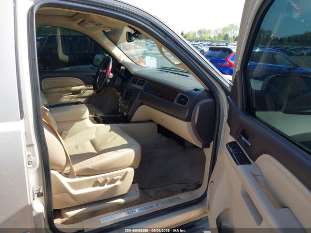45066398 :رقم المزاد ، 1GKS2EEF6BR202731 vin ، 2011 Gmc Yukon Denali مزاد بيع