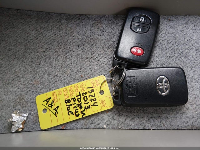 Продаж на аукціоні авто 2013 Toyota Prius V Two, vin: JTDZN3EU0D3256603, номер лоту: 45066443