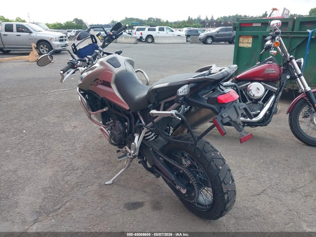 45066608 :رقم المزاد ، SMTE67DF6PTBH0528 vin ، 2023 Triumph Motorcycle Tiger 900 Rally Pro/900 Bond Edition مزاد بيع